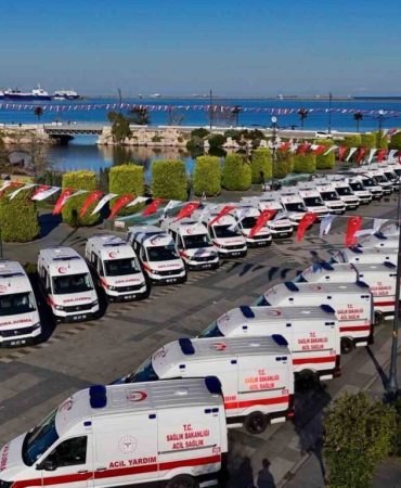 SAMSUN’A 100 YENİ AMBULANS: FİLODAKİ ARAÇ SAYISI 60’TAN 160’A ÇIKIYOR 100 YENİ AMBULANS, BAKAN MEMİŞOĞLU'NUN KATILACAĞI TÖRENLE HİZMETE GİRECEK